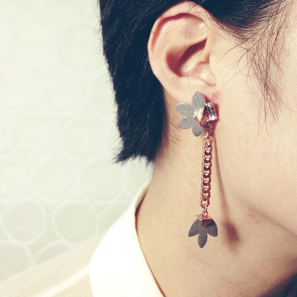 Aksama Short Chain Earrings